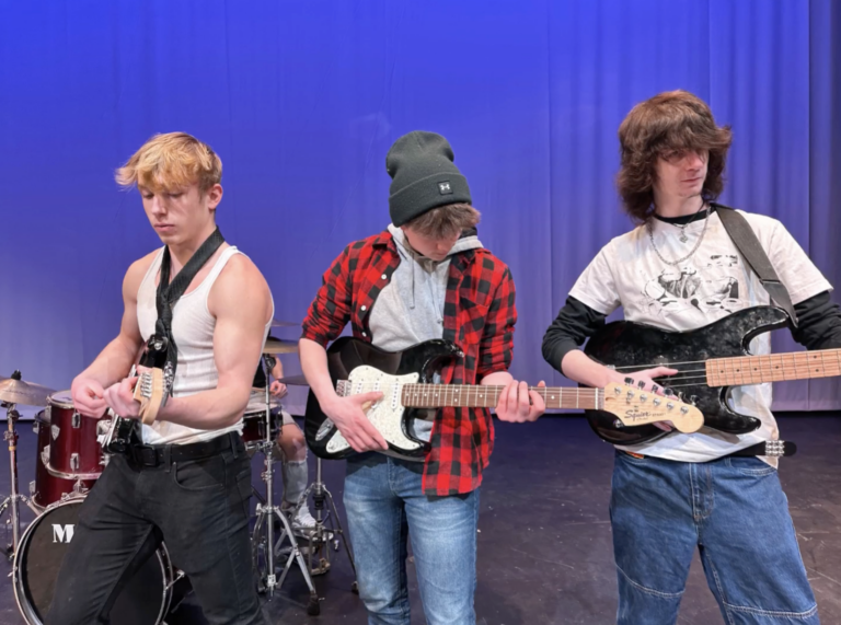 Classic Rock “Maniacs” Rock the Auditorium 🎸🕺
